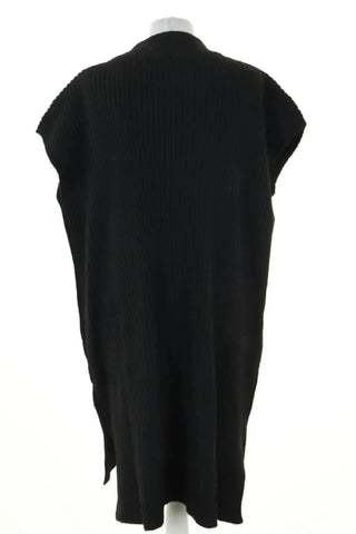 Schwarzes Kleid