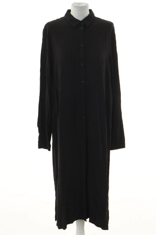 Schwarzes Kleid