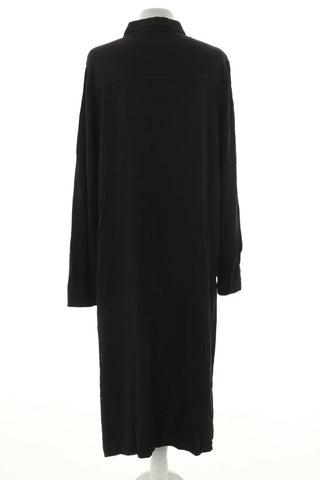 Schwarzes Kleid