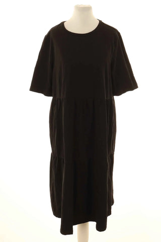 Schwarzes Kleid
