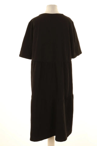 Schwarzes Kleid