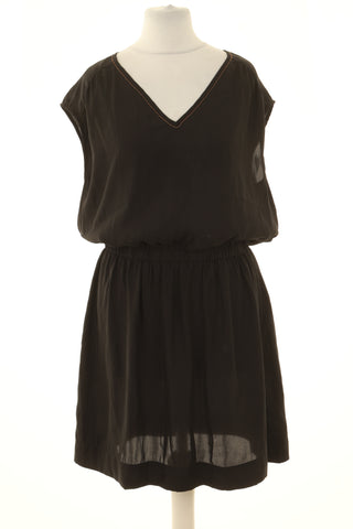 Schwarzes Kleid