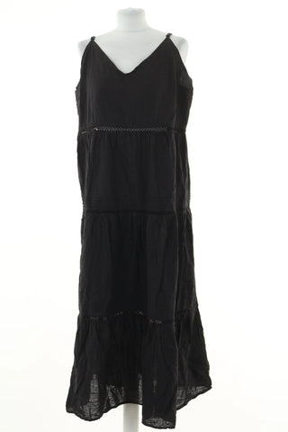 Schwarzes Kleid