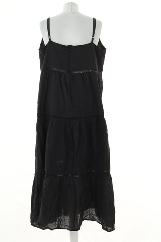 Schwarzes Kleid