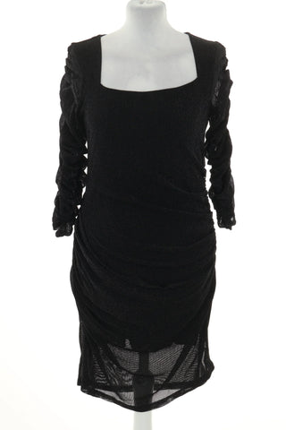 Schwarzes glänzendes Kleid