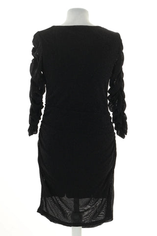 Schwarzes glänzendes Kleid