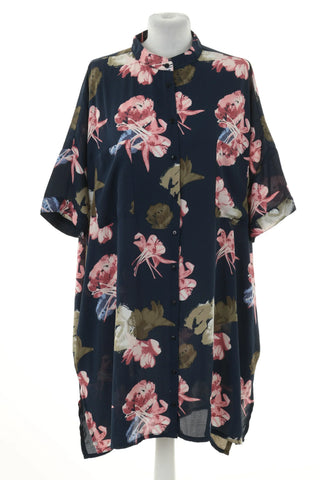 Dunkelblaues Kleid mit Blumenmuster