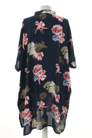 Dunkelblaues Kleid mit Blumenmuster