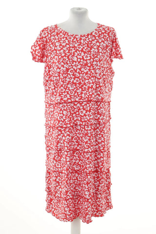 Rotes Kleid mit Blumen