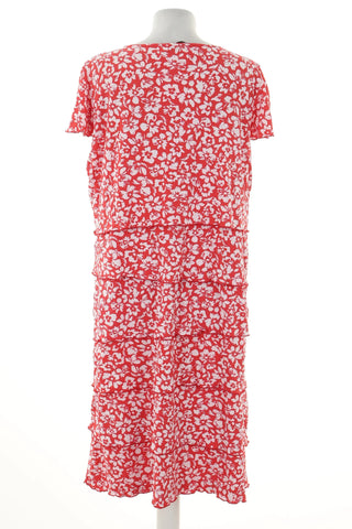 Rotes Kleid mit Blumen