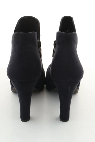 Dunkelblaue Stiefeletten