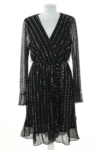 Schwarzes glänzendes Kleid