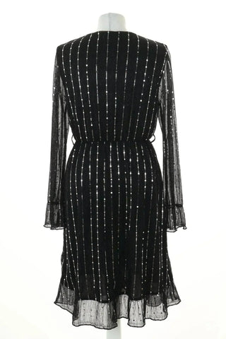 Schwarzes glänzendes Kleid