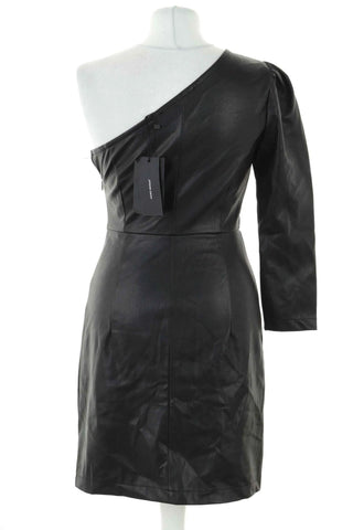 Schwarzes Kleid aus Kunstleder
