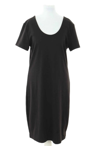 Schwarzes Kleid