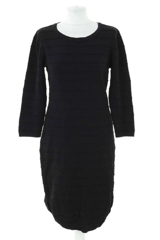 Schwarzes Kleid