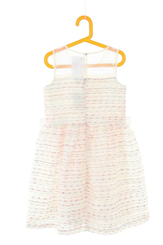 Weißes Kleid mit Muster