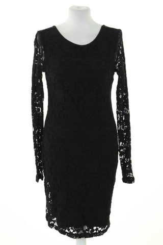 Schwarzes Spitzenkleid