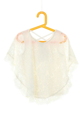 Weiße Bluse mit Spitze