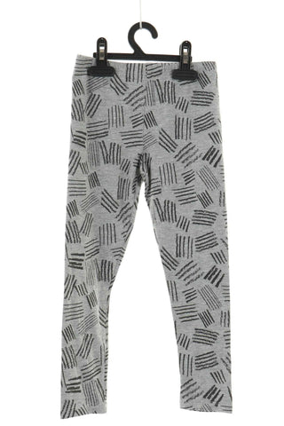 Graue Shorts mit Muster